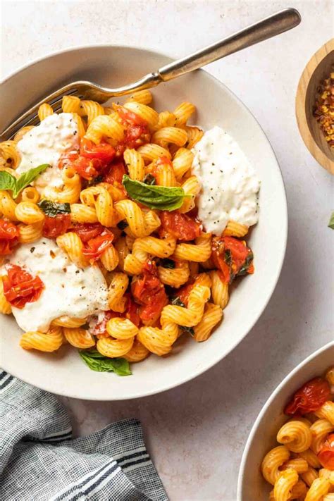 Burrata Pasta - The Pasta Twins