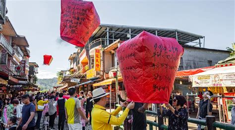 Shifen Half-Day Guided Tour with Pingxi Sky Lantern Experience - Taipei ...