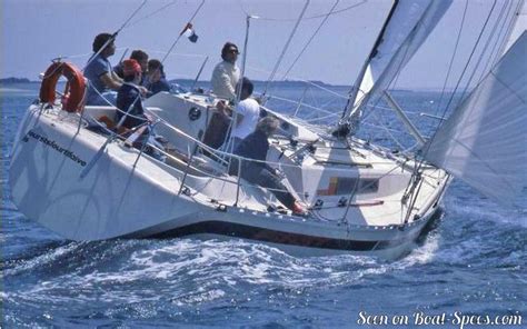 First 35 - Berret deep draft (Bénéteau) sailboat specifications and details on Boat-Specs.com