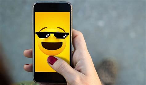 How To Create Emoji Wallpaper - The Gadget Buyer | Tech Advice