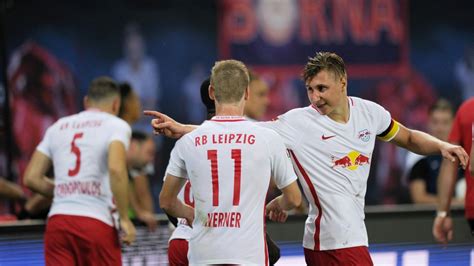 Unbeaten RB Leipzig beat Augsburg to claim third spot - Eurosport