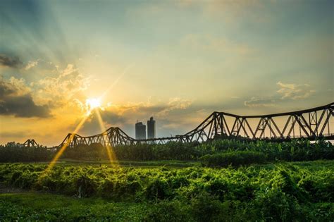 Long Bien Bridge - Hanoi Old Quarter