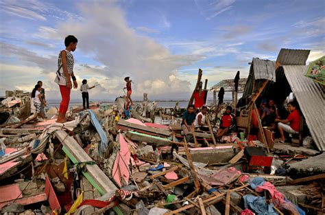 Aftermath of Typhoon Haiyan - Photos - The Big Picture - Boston.com