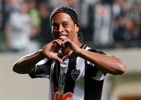 Tür in die Politik steht offen: Ronaldinho beendet seine Fußball ...