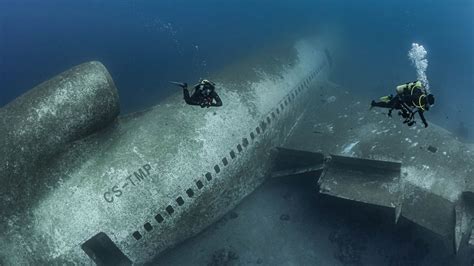 Lockheed Martin L1011 Tristar: Eerie abandoned passenger plane sits on ...