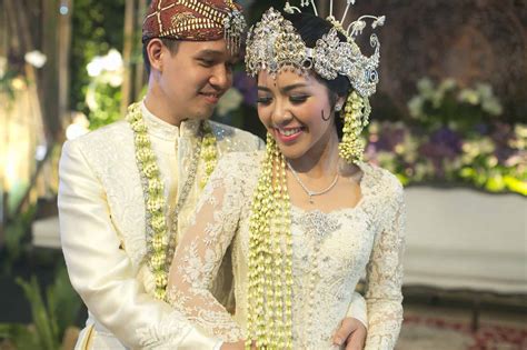 Sundanese Wedding Traditions - Ceremonies - FactsofIndonesia.com