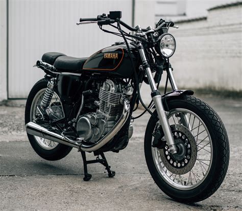 The Toma Customs Yamaha SR400 - A Minimalist Daily Rider