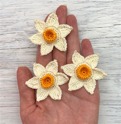 Tiny crochet daffodils Crochet flowers applique Knitted flower | Etsy