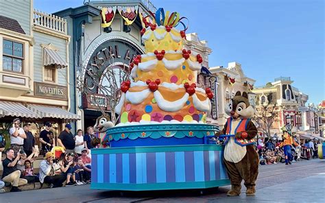 PHOTOS, VIDEO: Mickey's Soundsational Parade Returns to Disneyland with New Floats for "Get Your ...