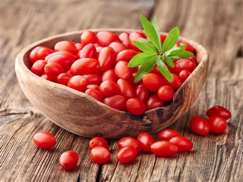 20 Incredible Goji Berries Benefits For Health, Hair & Skin