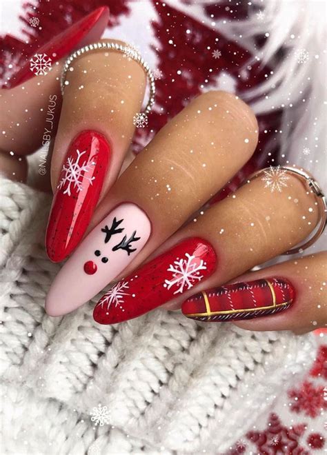 14 Red Christmas Nails That'll Make Your Manicure Stand Out This Season ...