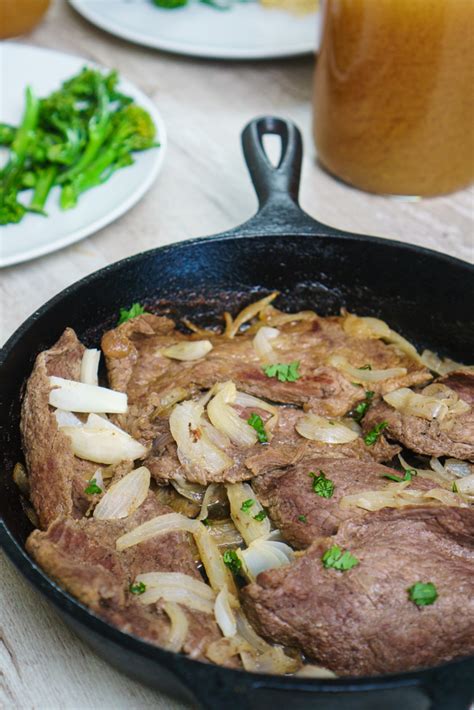 Bistec Encebollado (Onion Steak) - The Cookware Geek