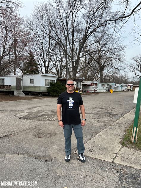 Visiting Some Eminem "8 Mile" Film Locations in Detroit!