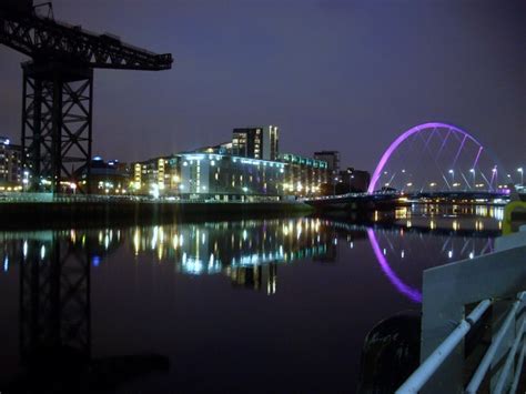 Finnieston Crane and Squinty Bridge © Stephen Sweeney cc-by-sa/2.0 :: Geograph Britain and Ireland