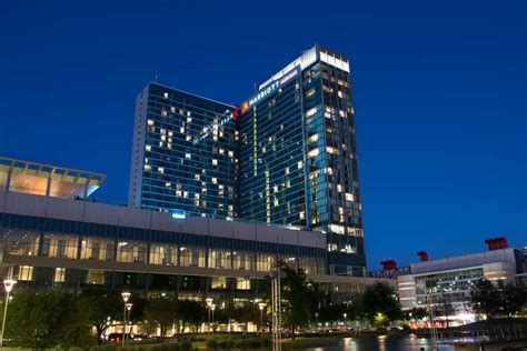 Houston Marriott Marquis Hotel | Fast Track Specialties, LP