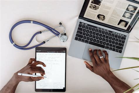 Becoming a Nurse Online: How to Get Your Degree Online - Nightingale ...