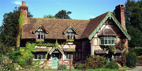 11 Photos of English Country Cottages That Make Us Want One Right Now | English country cottages ...