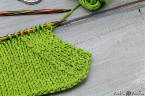 How to do the SSK knitting stitch - Slip, Slip, Knit [+video]