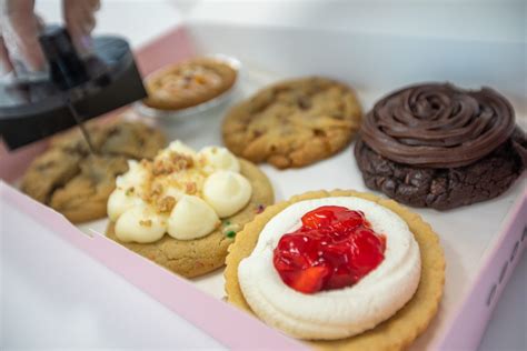 Crumbl Cookies arrives in Sioux Falls, plans future growth here ...