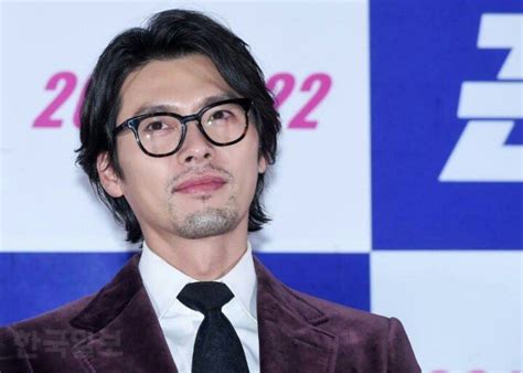 Hyun Bin Dons a Gentleman Professor Look at The Swindlers Movie Press Conference - A Koala's ...