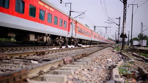 Rajdhani gets brand new upgraded Tejas sleeper coach rakes with smart ...