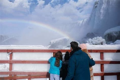 A small-group wintertime tour of the Niagara Falls 2024