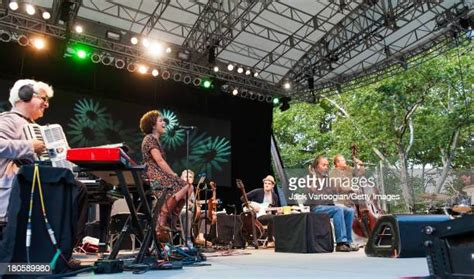 815 Bobby Mcferrin Photos & High Res Pictures - Getty Images