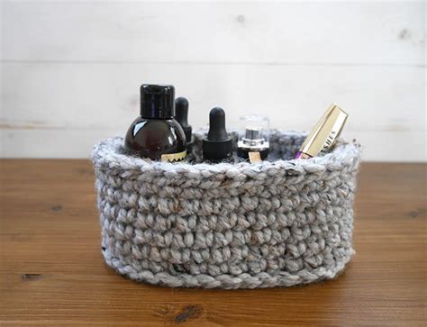 How to make your own crochet oval baskets - free pattern