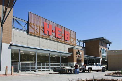 New H-E-B on Walnut Ave. in New Braunfels set to open April 29 with expanded offerings ...