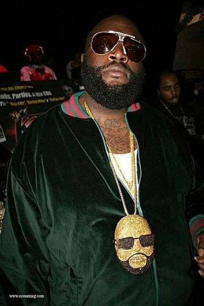 Most Ridiculous Rapper Chains (22 pics)