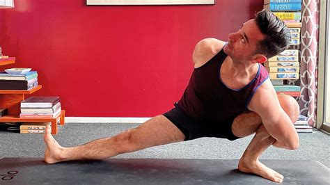 SIDE LUNGE POSE | Om Yoga Magazine