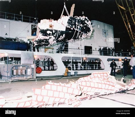 Wreckage from the space shuttle Challenger, STS-51L mission Stock Photo: 62372961 - Alamy