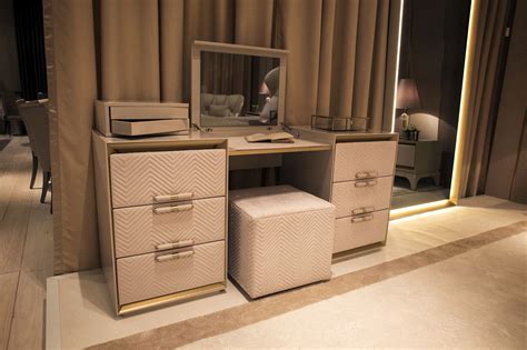 20 Makeup Vanity Sets and Dressers to Complete your Dream Bedroom