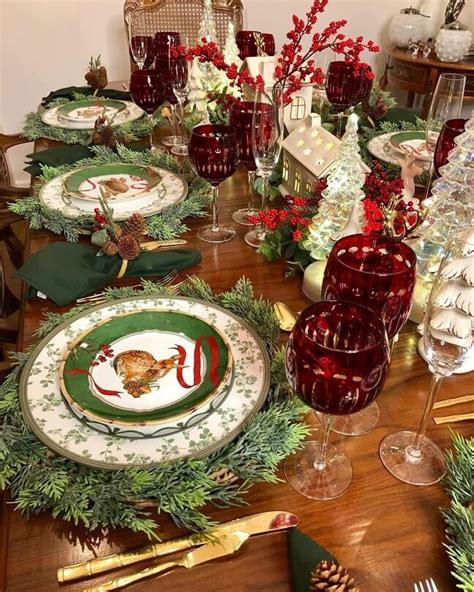 15 Simple & Elegant Christmas Table Setting Ideas | Munchkins Planet