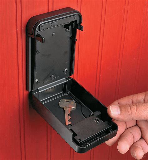 Wall-Mount Combination Key Lockbox - Lee Valley Tools
