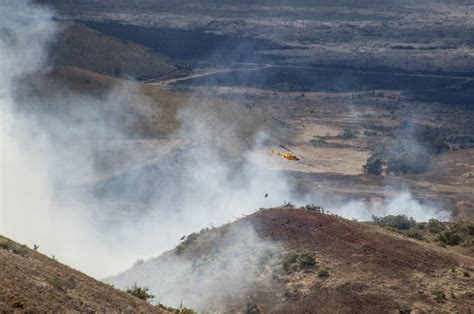 Brush fire continues to burn on Maunakea slopes - West Hawaii Today