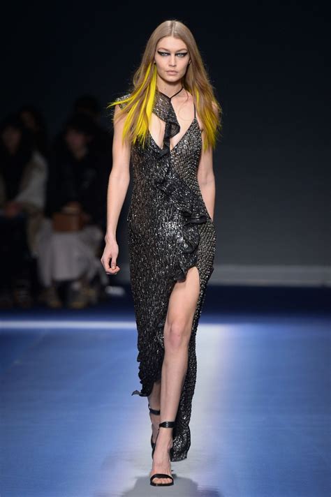 Gigi Hadid Supermodel Walks the Runway at the Versace Show at Milan ...