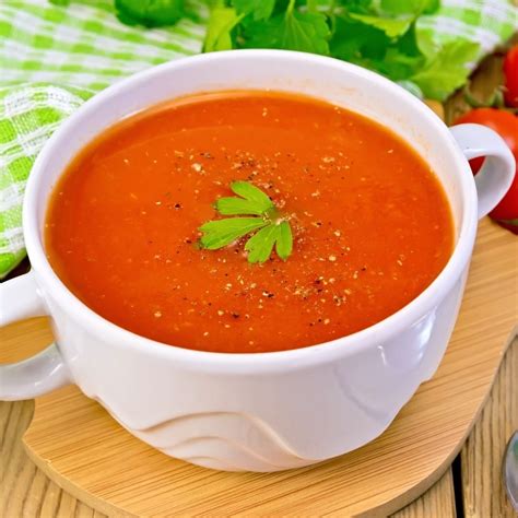 Easiest 20 Minute Tomato Basil Soup Recipe (With Only 6 Ingredients!)