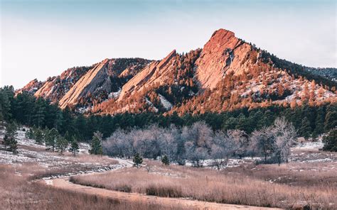 Sunrise at the Boulder Flatirons [6164x3852][OC] : r/EarthPorn