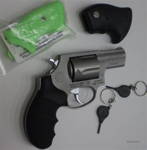 Taurus 357 Mag Model 605 Snub Nose 2" Extra Grips inclu...