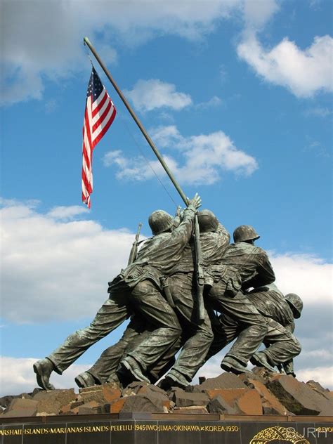 Marine Corps War Memorial, Iwo Jima | Marines raising American flag ...