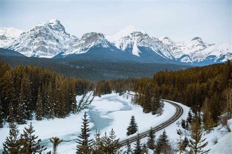 20 Jaw-Dropping Things To Do In Banff In Winter - The Mandagies