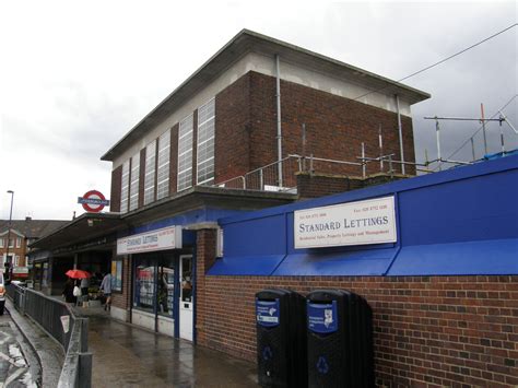 Acton Town station - A Picture from Boston Manor to Hammersmith, Piccadilly - Tubewalker: The ...