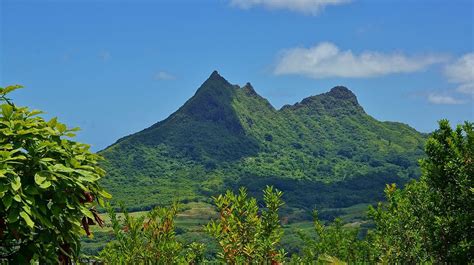 10 Of The Most Beautiful Hiking Trails In Hawaii As Of 2023