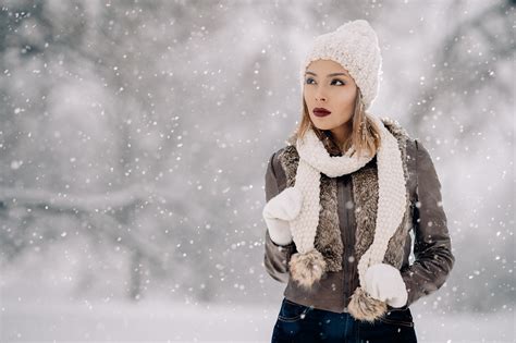 Capturing Gorgeous Portraits in the Snow with the Sony a6500 | PetaPixel