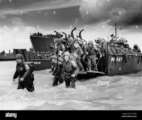 U.S. soldiers landing on Utah Beach from the landing craft, June 6-8 Stock Photo: 69739368 - Alamy