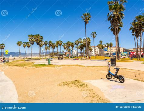 View Od Venice Beach Boardwalk Editorial Stock Photo - Image of popular, coast: 152766228