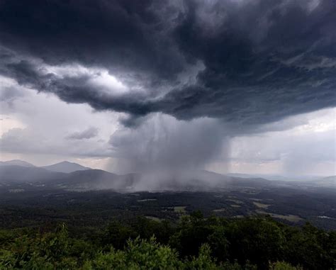 Microburst from a Thunderstorm in Virginia 2023 : r/CLOUDS