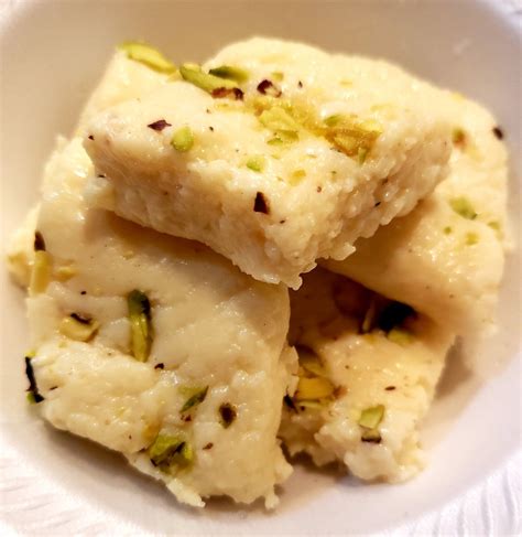 Kalakand Using Condensed Milk | Burfi recipe, Indian sweets, Food