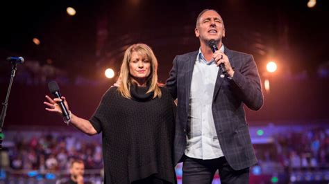 Disgraced founding pastor Brian Houston feuds online with Hillsong ...